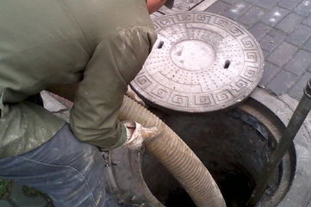 化州东山管道疏通24小时服务|厕所漏水很慢,专业维修卫生间渗漏